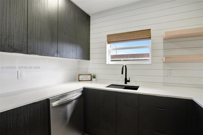 Building Photo - 3671 NE 11th Ave