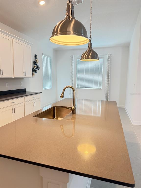 Building Photo - 7117 Dilly Lake Ave