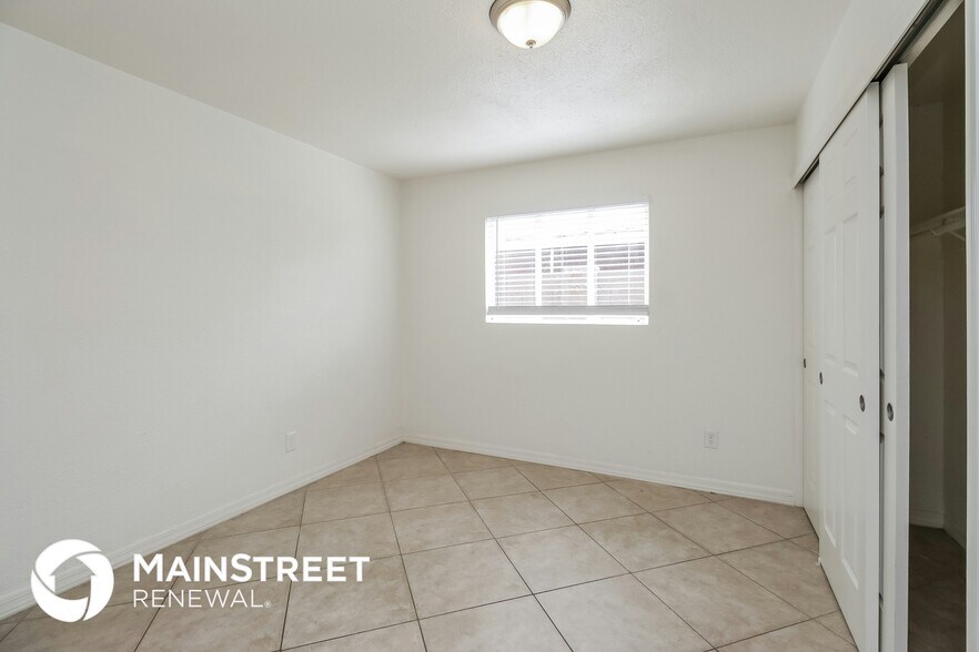Building Photo - 4725 W Crittenden Ln