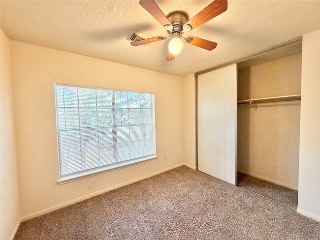 Building Photo - 17210 Colony Creek Dr