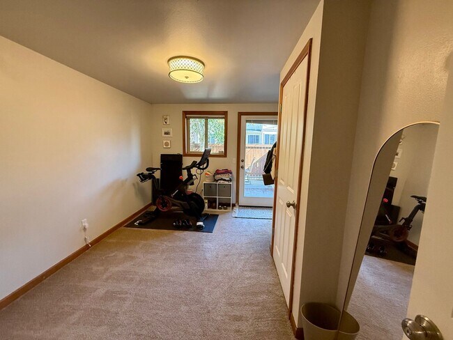 Building Photo - West Seattle Townhome