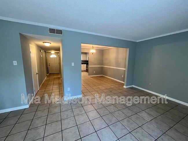 Building Photo - 527 Tibet Ave