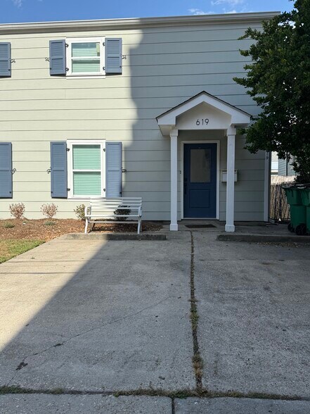 Building Photo - 619 Lavoisier St