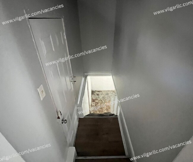 Building Photo - 3 Large Bedrooms (Oversized Master) • 1 Bathroom • Single-Family Home