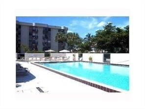 Building Photo - 2771 Riverside Dr