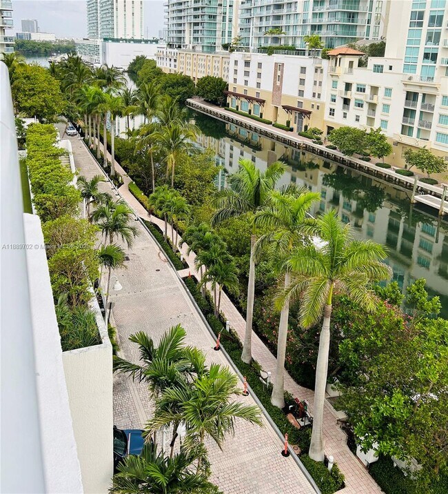 Building Photo - 16400 Collins Ave