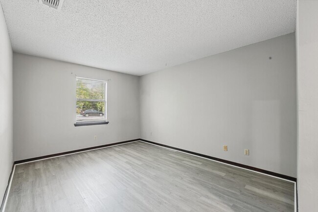 Building Photo - 455 Stara Cir
