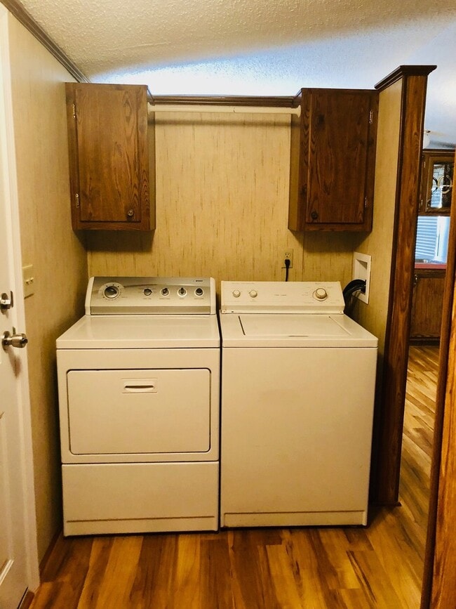 Building Photo - MOVE-IN READY! NO HUD OR SECTION 8