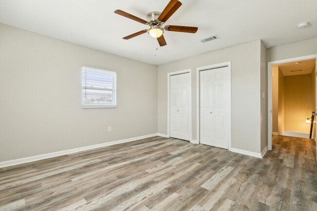 Building Photo - Section 8 Only | Renovated 2BR / 1.5BA | 1,020 Sq Ft Townhouse