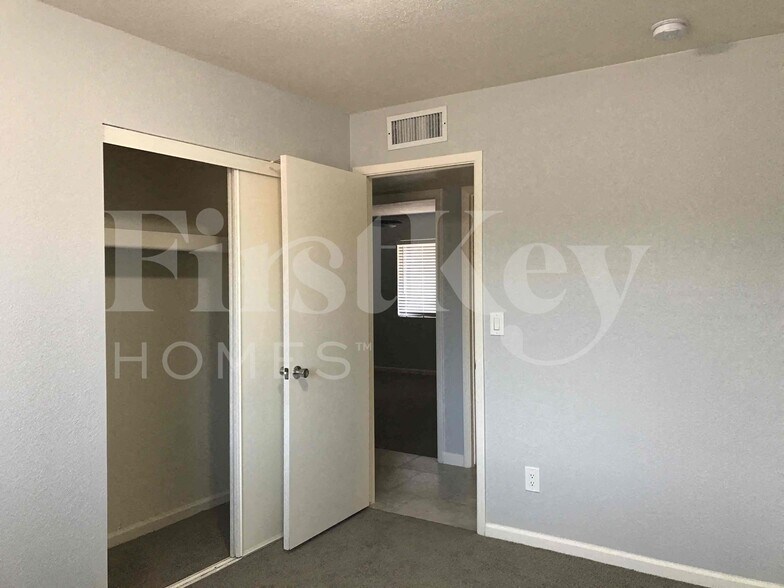 Building Photo - 8923 W Harmont Dr