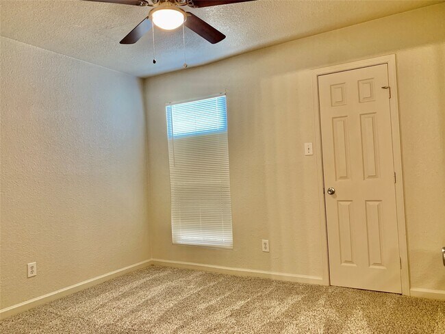 Building Photo - 8100 Creekbend Dr