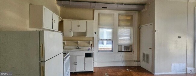 Building Photo - 2206 W Tioga St