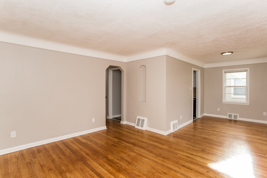 Building Photo - 505 S Campbell Rd