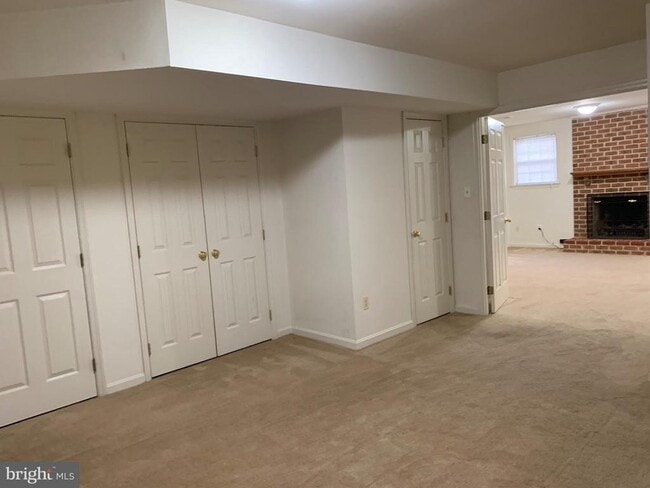 Building Photo - 2113 N Tazewell Ct