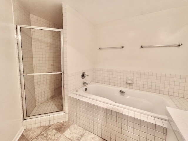 Building Photo - 525 E Seaside Way