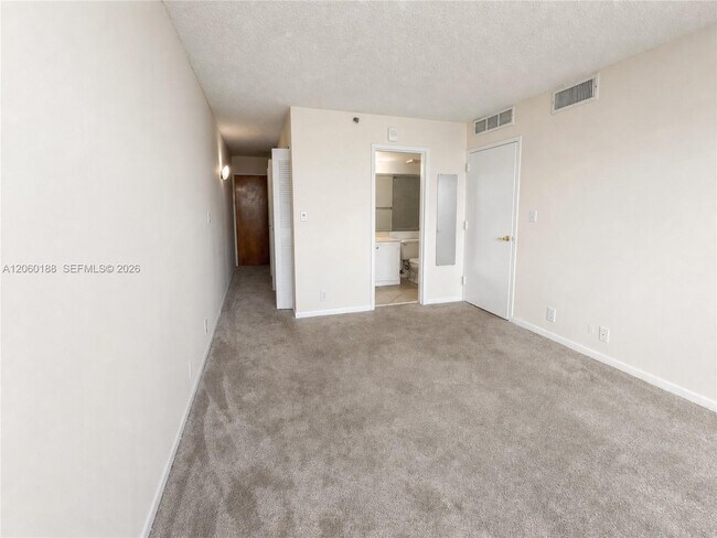 Building Photo - 7601 E Treasure Dr