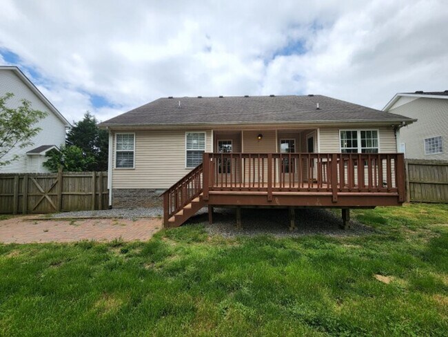 Building Photo - $1850 3 Beds 2.5 Bath + Bonus Room & Storm...