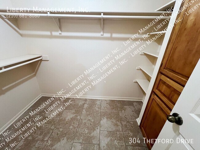 Building Photo - 304 Thetford Dr