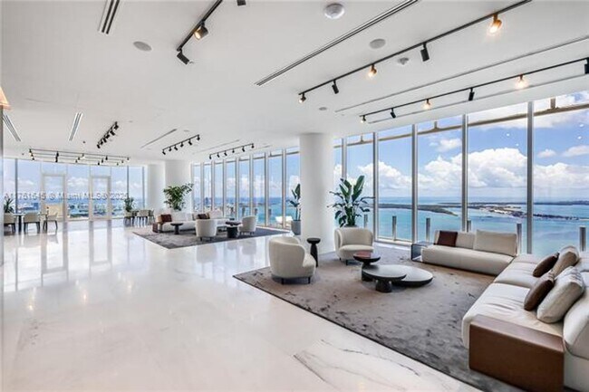 Building Photo - 300 Biscayne Blvd Way