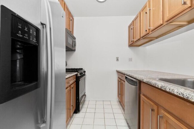 Building Photo - 1 bedroom in New York NY 10019