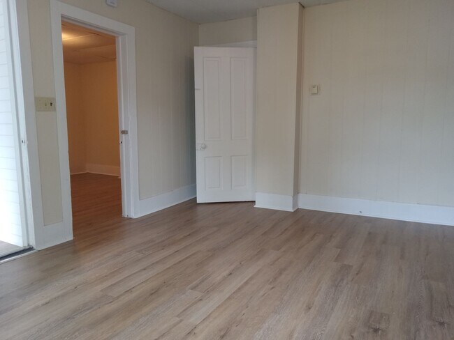 Building Photo - 328 D St