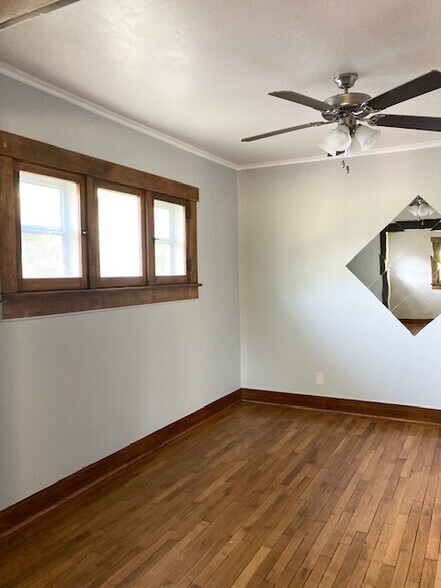 Dining room. - 1301 SW Clay St