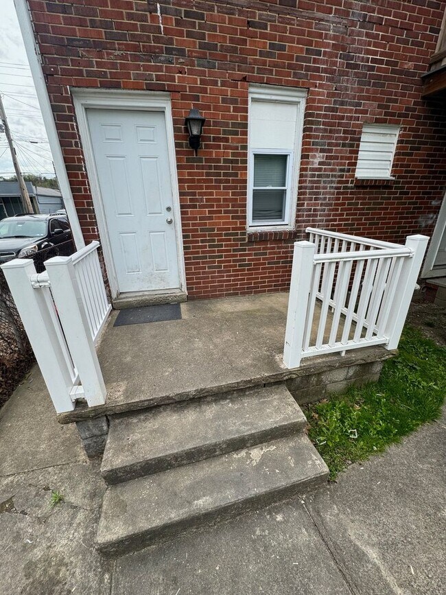 Building Photo - 2605 Walnut St