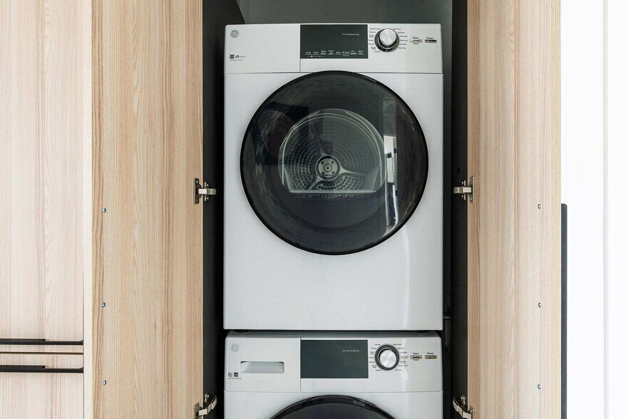 Building Photo - 225 N Miami Ave