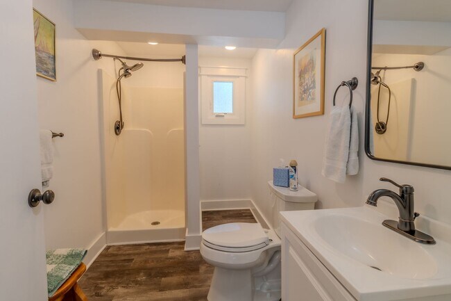 Building Photo - Quiet Cottage in the Trees