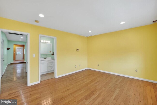 Building Photo - 1227 Meigs Pl NE