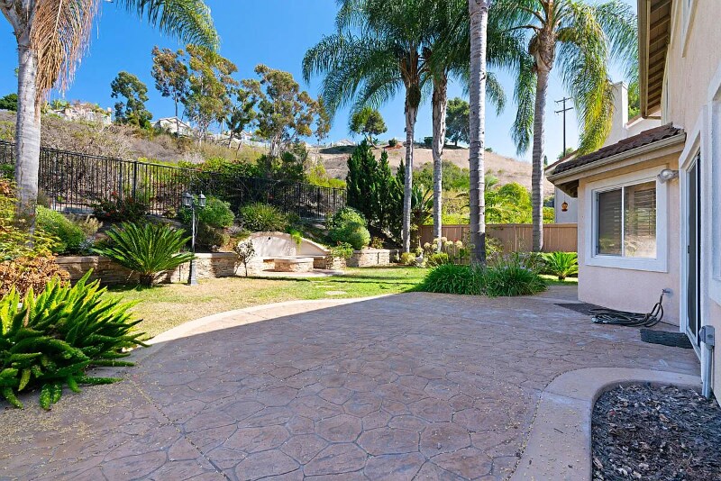 Building Photo - 302 La Soledad Way