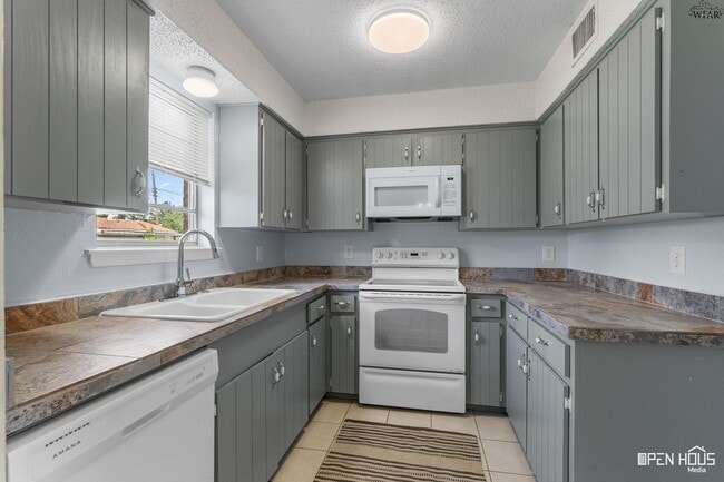 Building Photo - 212 Dirks Dr