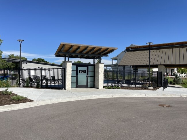 Building Photo - 3002 Comet St