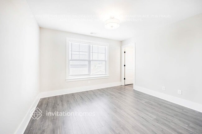 Building Photo - 647 Vernon Ave
