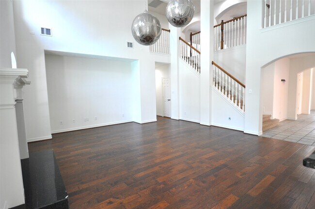 Building Photo - 1914 Sand Hollow Ln