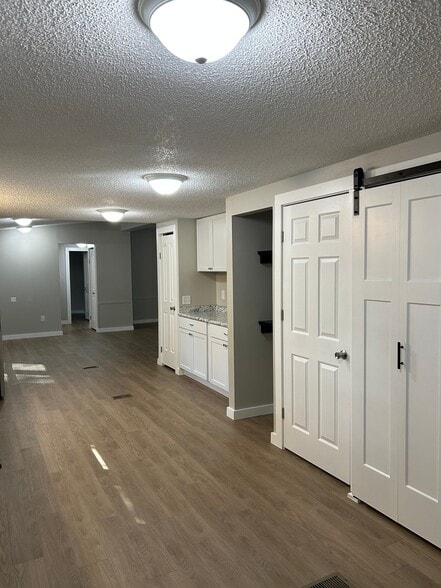 Building Photo - 1158 S Collyge Ave