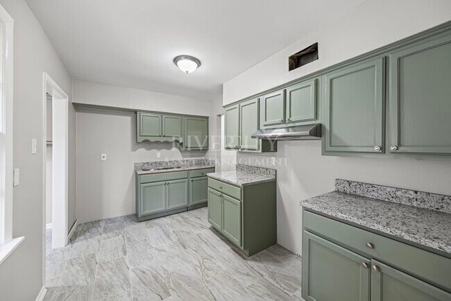 Building Photo - Berclair Beauty: Newly Renovated 3 Bed, 2 ...