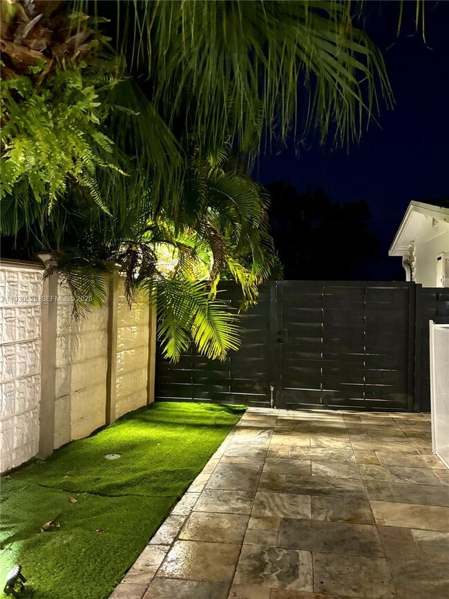 Building Photo - 18632 SW 93rd Ct