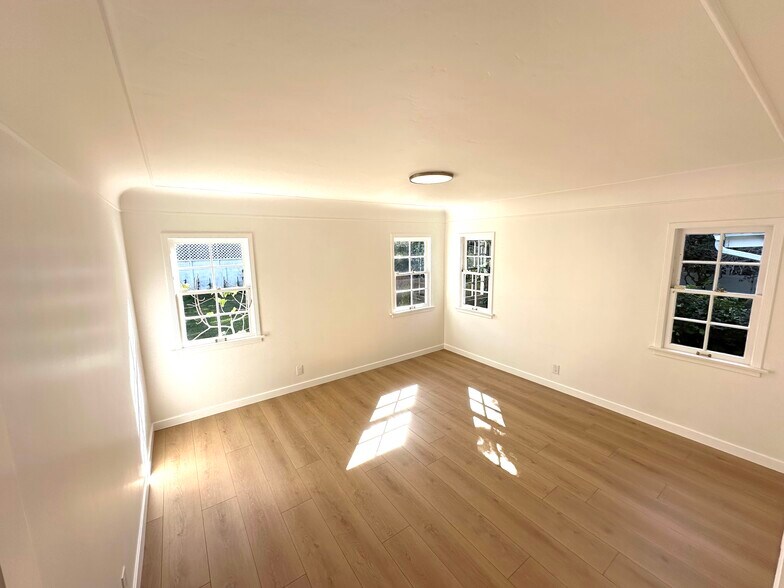 Building Photo - 712 Woodruff Ave