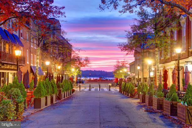 Building Photo - 308 S Fayette St