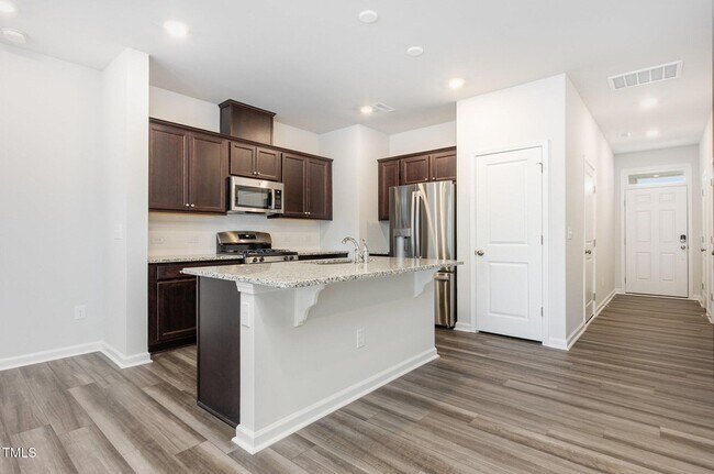 Building Photo - 172 Paramount Dr