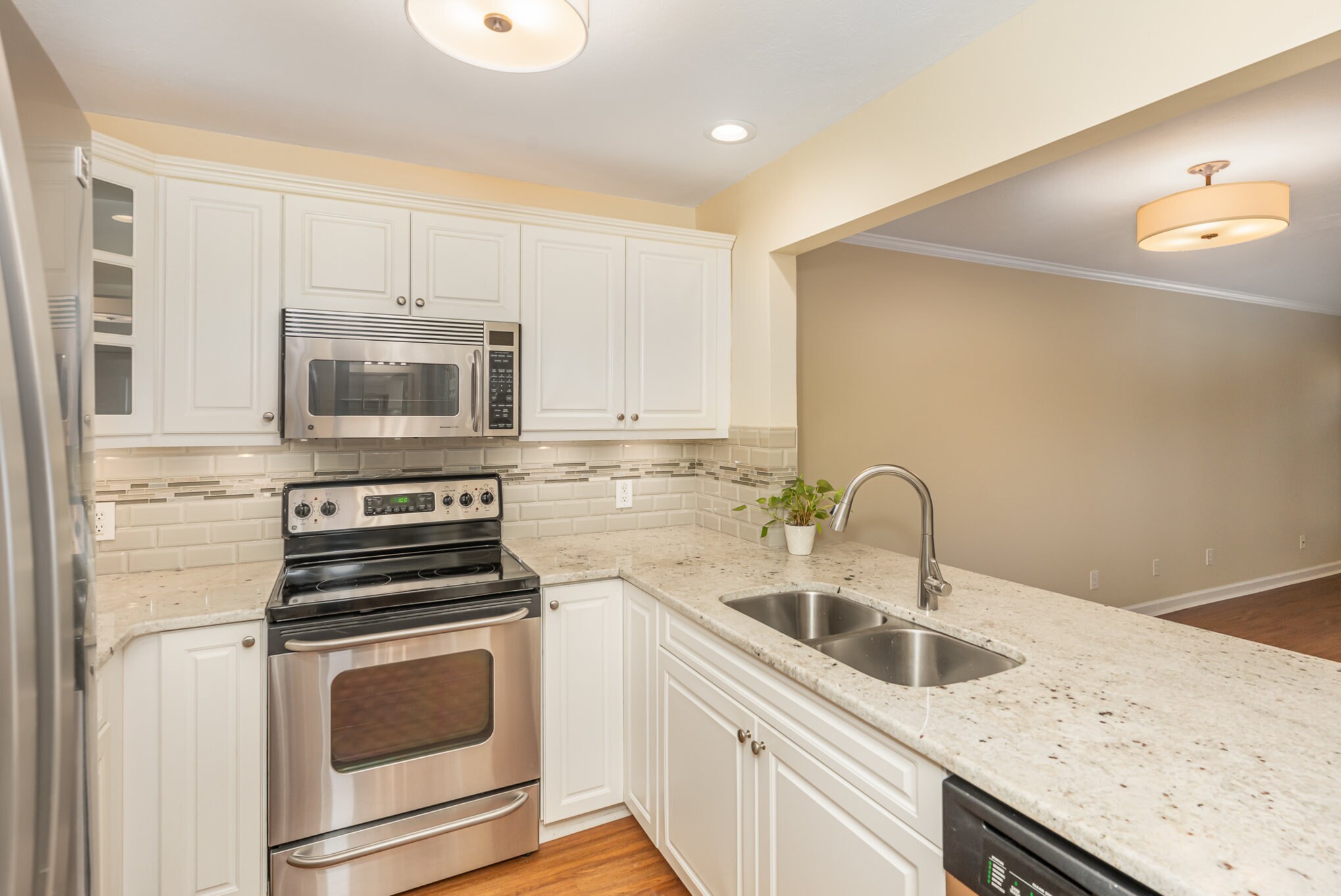 Building Photo - 1011 Nicholwood Dr