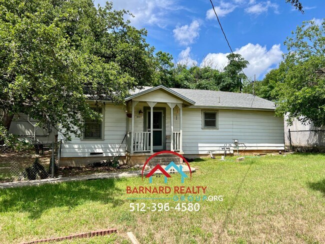 Building Photo - 1007 N LBJ Dr