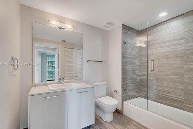 Building Photo - 1010 Brickell Ave