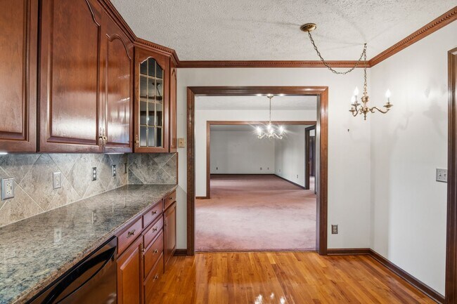 Building Photo - Spacious 5-Bedroom Home in Prestigious Blacksburg Country Club Estates