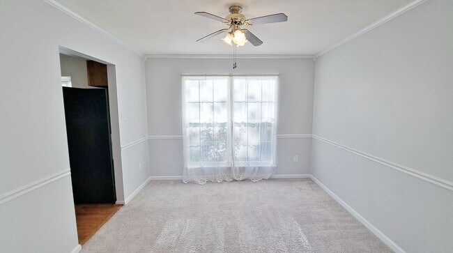 Building Photo - 3 Bed / 3 Bath Single Family Home