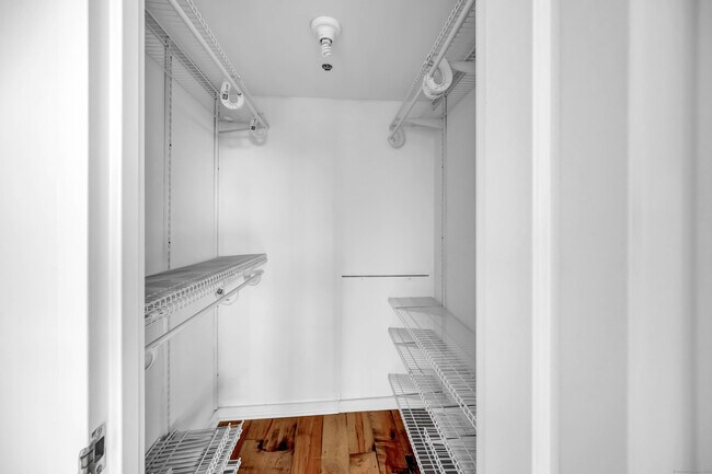 Building Photo - 127 Greyrock Pl