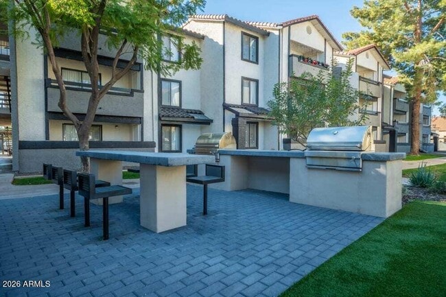 Building Photo - 1975 E University Dr