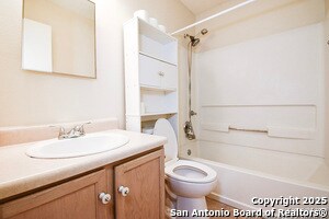 Building Photo - 5515 Champions Hill Dr