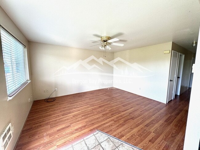 Building Photo - Dog Friendly Bandon Home: 3 bdrm / 1 ba
